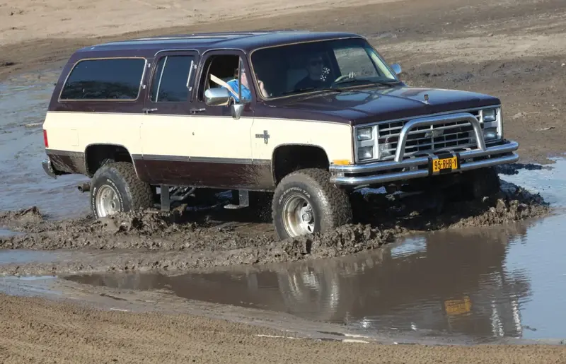 Chevrolet Suburban - 4