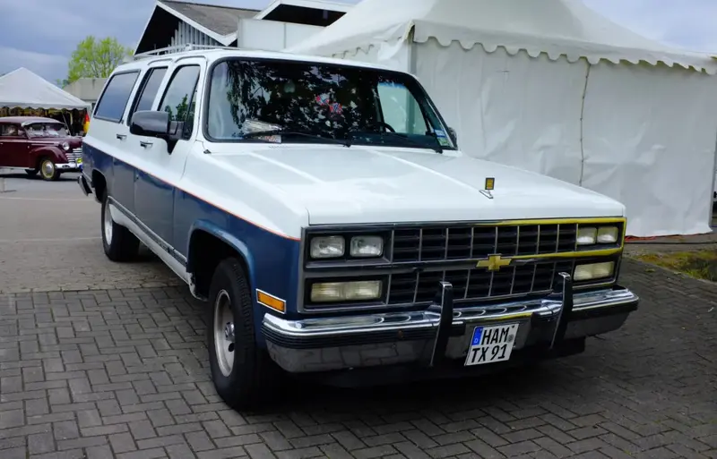 Chevrolet Suburban - 5