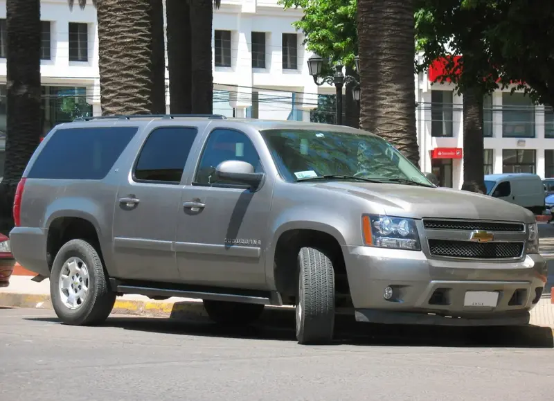 Chevrolet Suburban - 3