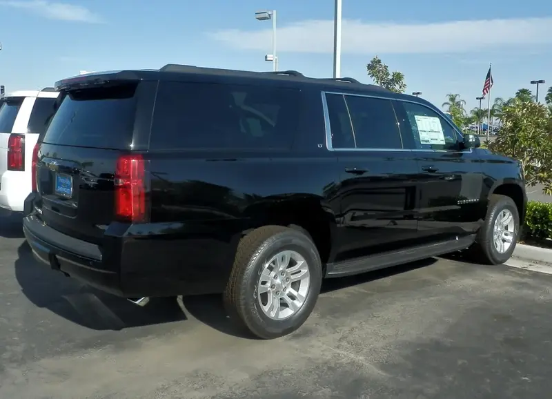 Chevrolet Suburban - 6