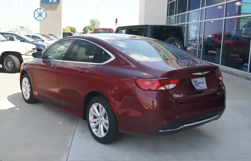 Chrysler 200 - 2
