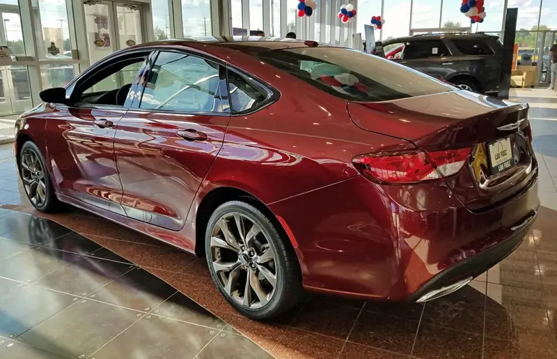 Chrysler 200 - 6