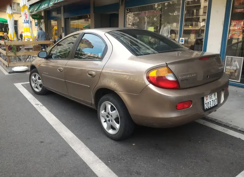 Chrysler Neon - 2
