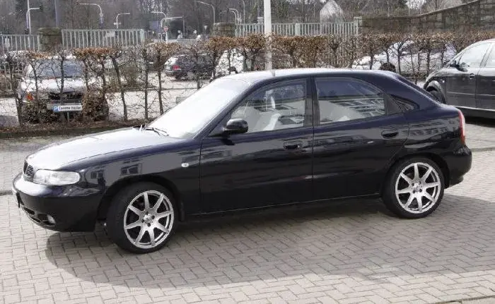 Daewoo Nubira Nubira Hatchback (KLAJ)