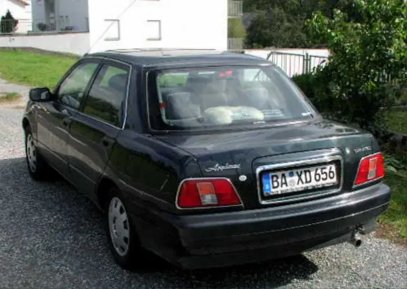 Daihatsu Applause - 2
