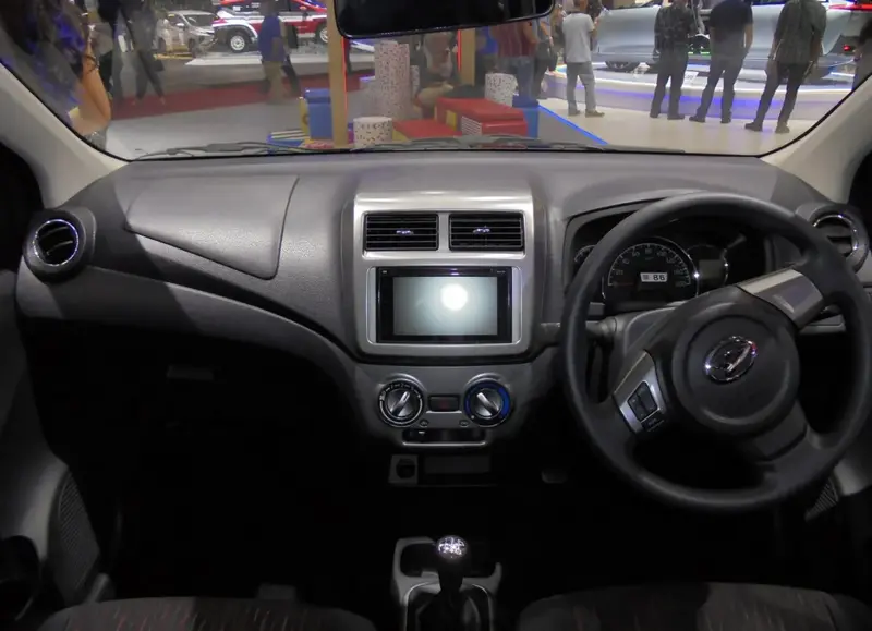 Daihatsu Ayla - 3