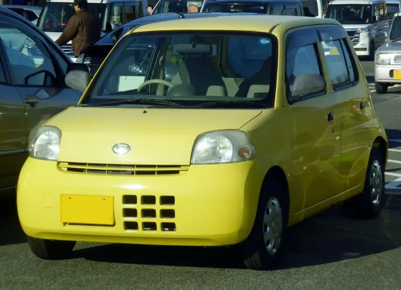 Daihatsu Esse - 3