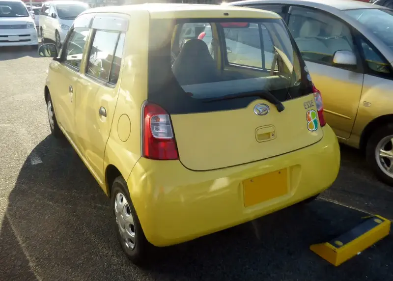 Daihatsu Esse - 4