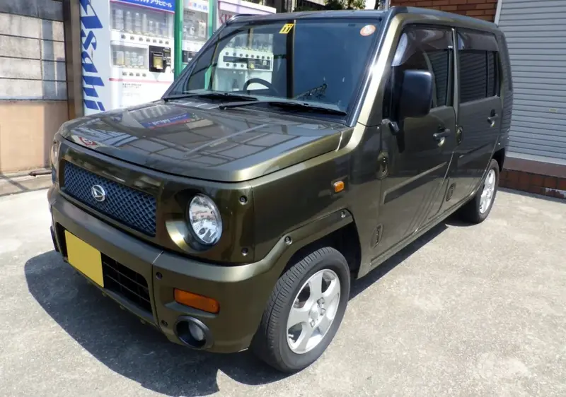 Daihatsu Naked - 1