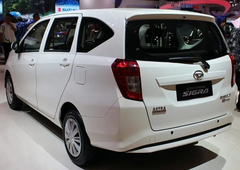 Daihatsu Sigra - 2