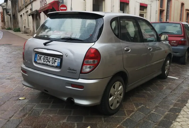 Daihatsu Sirion - 2