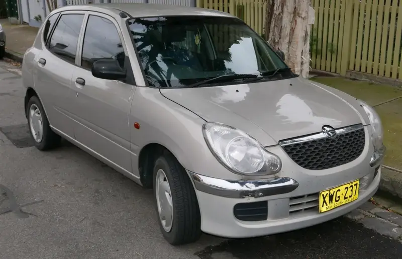 Daihatsu Sirion - 3