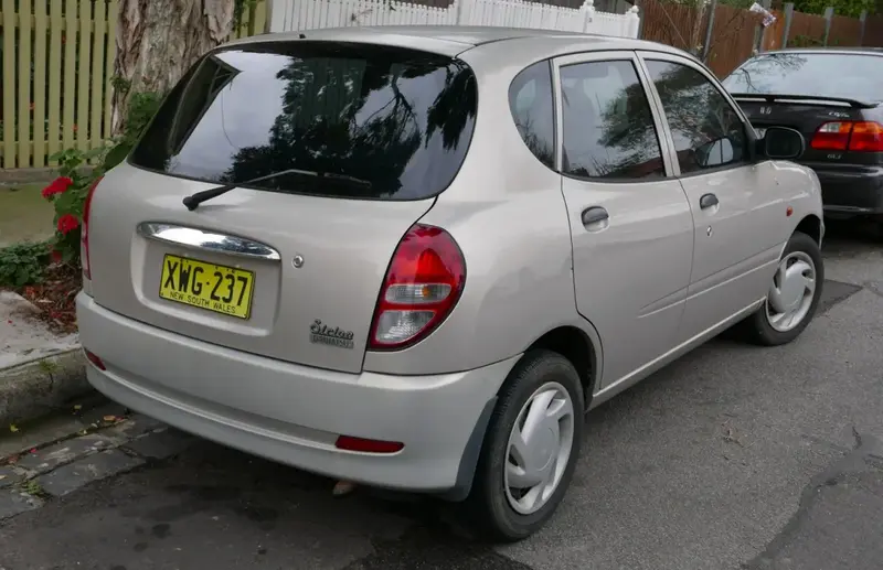 Daihatsu Sirion - 4