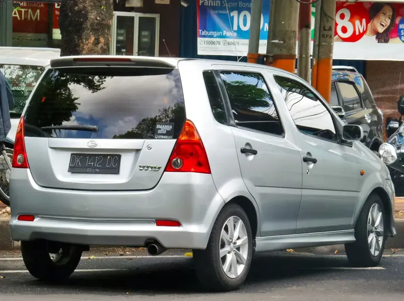 Daihatsu YRV - 4