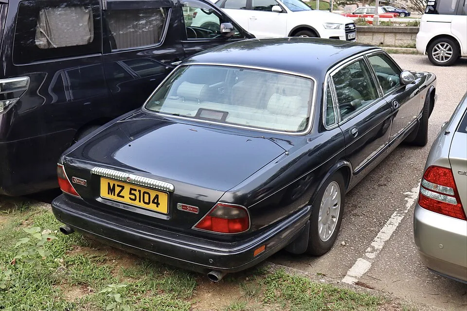 Daimler Daimler X300 4.0 i V8 32V Super (363 bg) - görsel 2