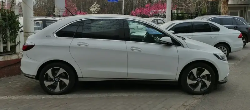 Denza EV/500 EV 62 kWh (117 bg) Electric - görsel 4