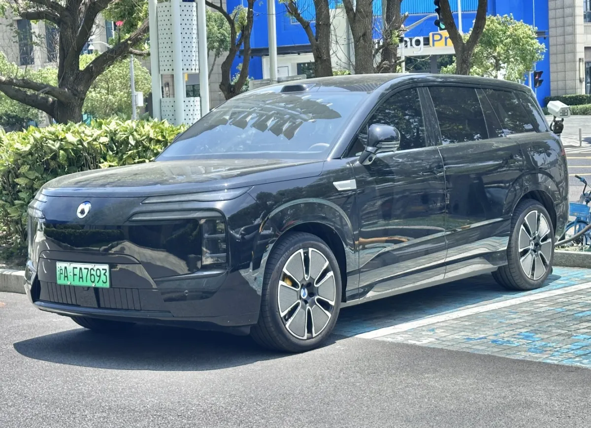 Denza N8L N8L 2.0T (762 bg) Plug-in Hybrid AWD E-CVT - görsel 6