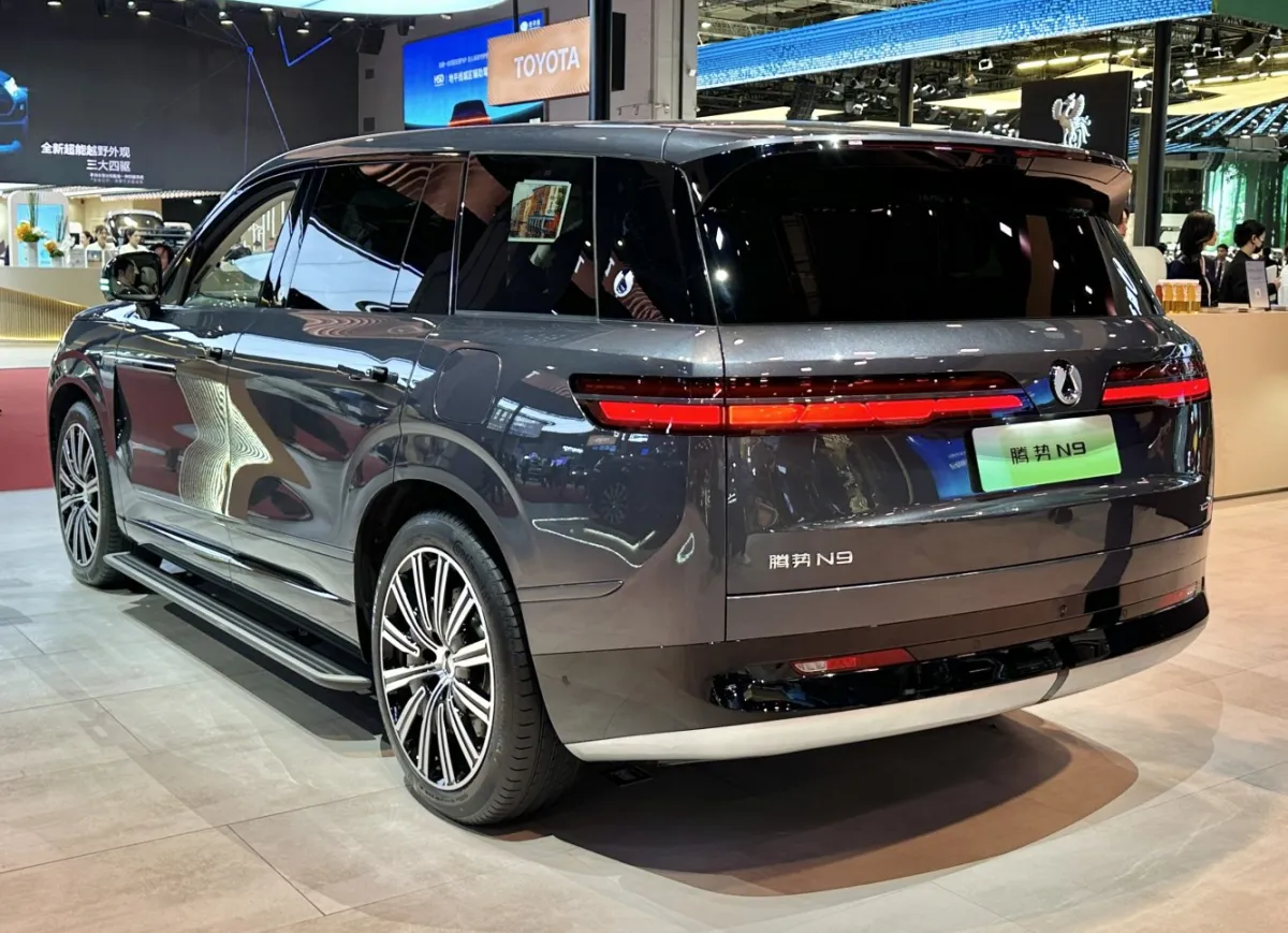 Denza N9 N9 2.0T (925 bg) Plug-in Hybrid 4WD E-CVT - görsel 2