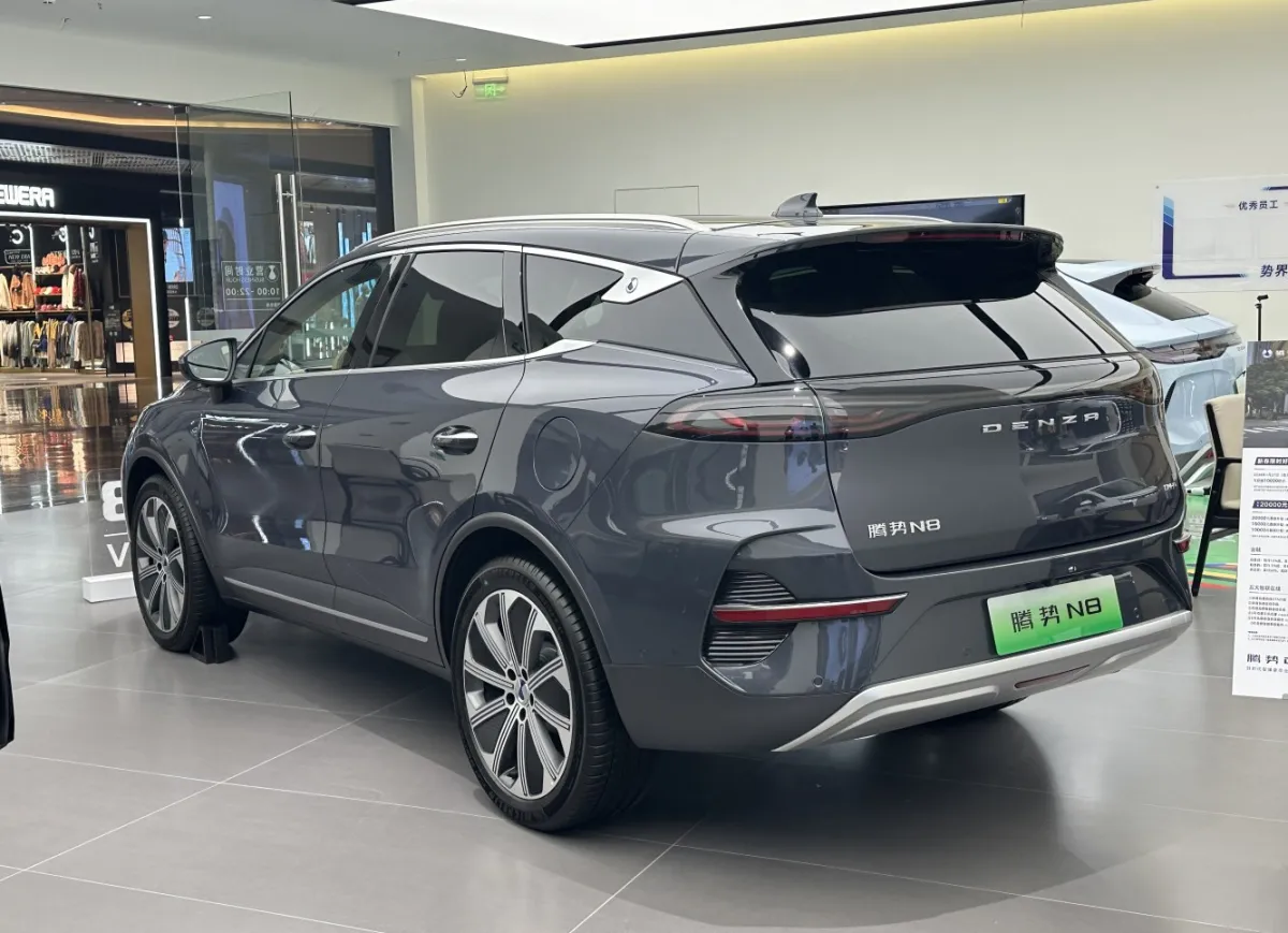 Denza X/N8 N8 DM-p 1.5T (615 bg) Plug-in Hybrid 4WD E-CVT - görsel 2