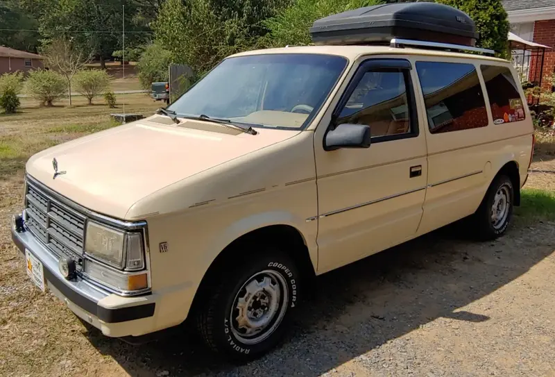Dodge Caravan - 2