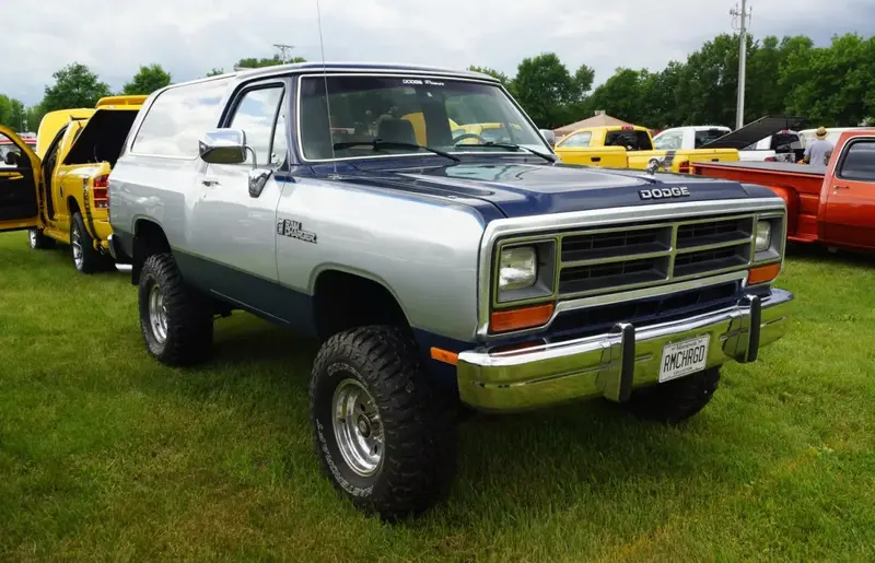Dodge Ramcharger - 4