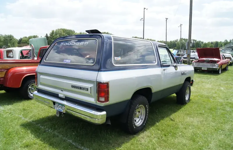 Dodge Ramcharger - 5