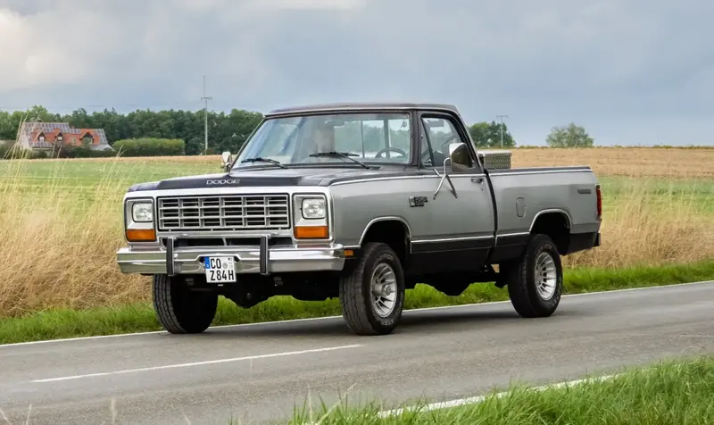 Dodge RAM Ram 150 Conventional Cab Short D150 3.7 (95 bg) - görsel 2