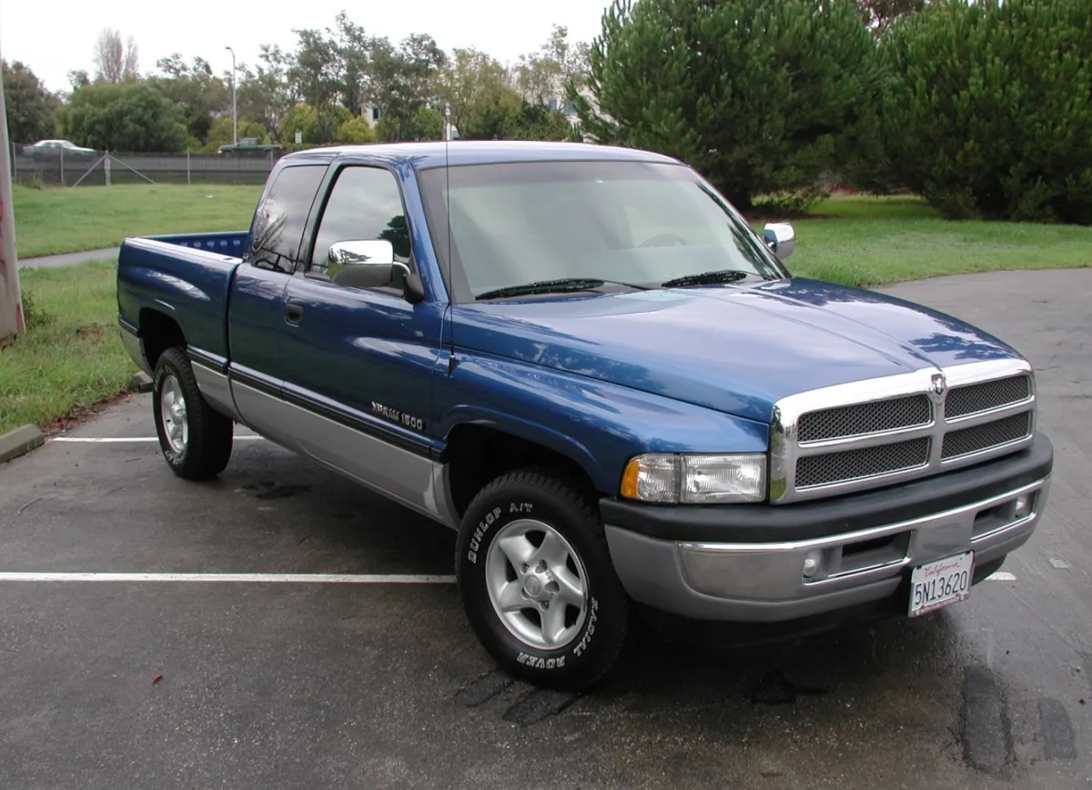 Ram 1500 Club Cab Short Bed (BR/BE)