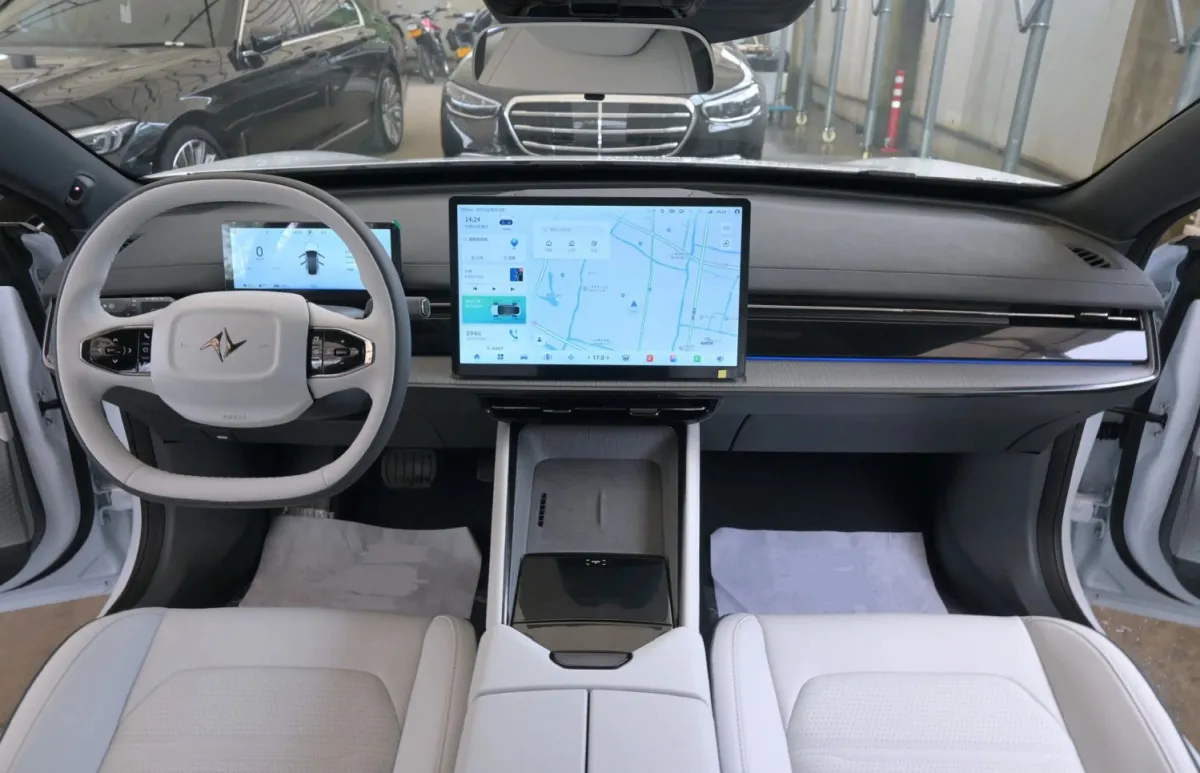 DongFeng e pi 007 e pi 007 70.26 kWh (544 bg) Electric 4WD - görsel 3