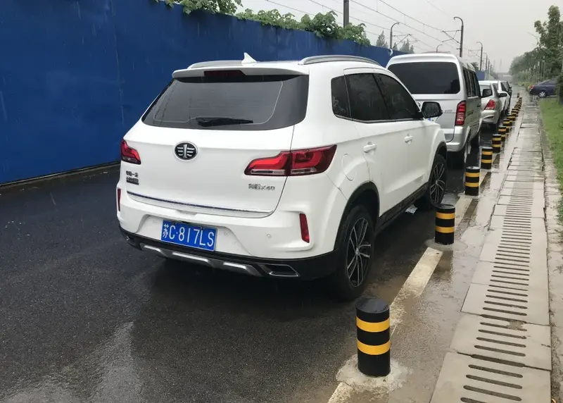 FAW Besturn X40 - 2
