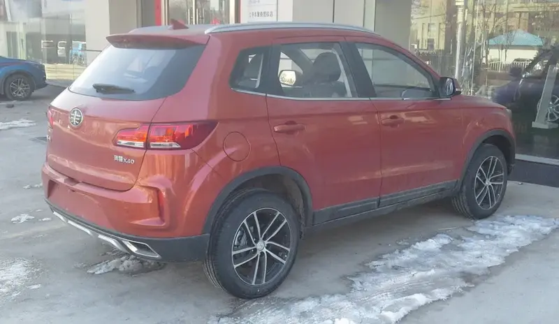 FAW Besturn X40 - 5