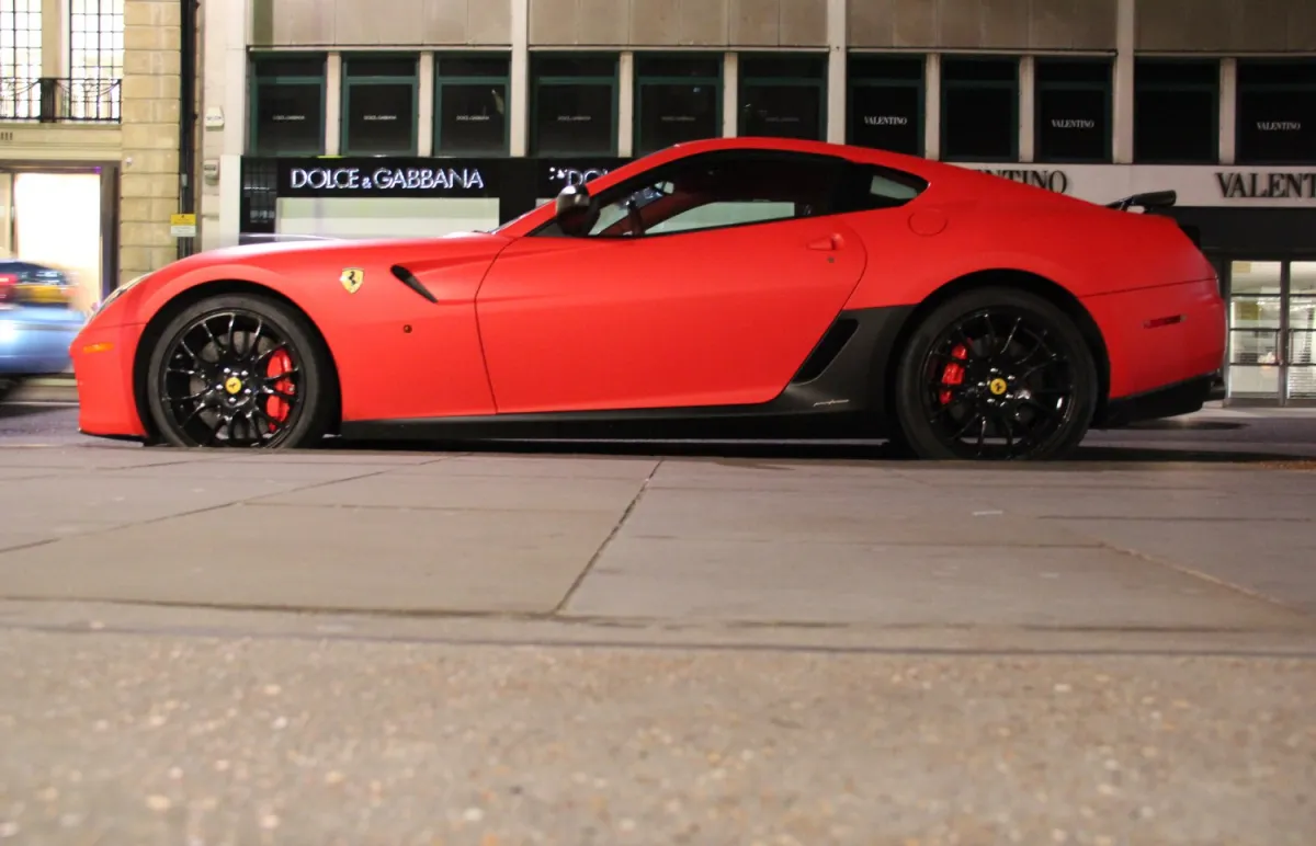 Ferrari - 12