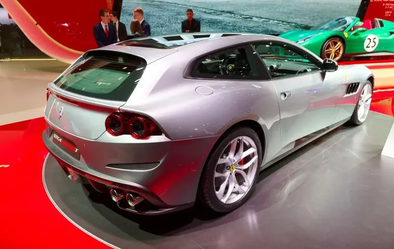 Ferrari GTC4Lusso - 4