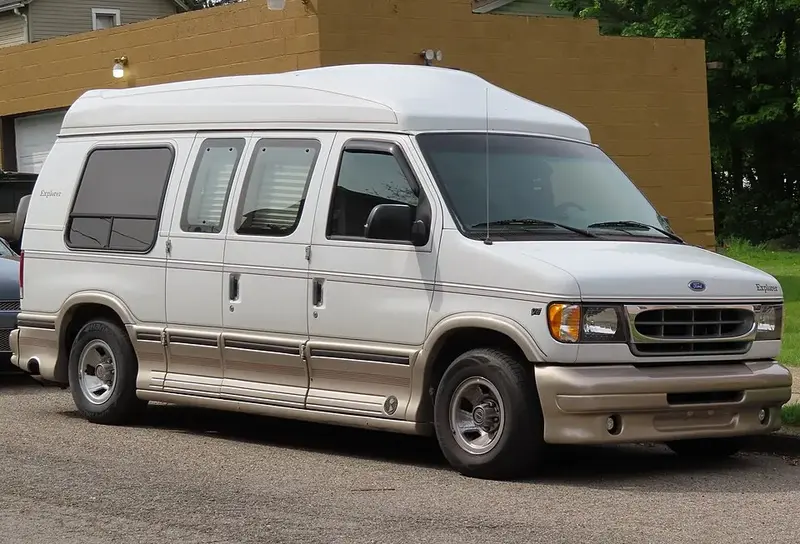 Ford Econoline - 3