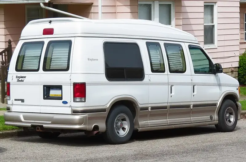 Ford Econoline - 4