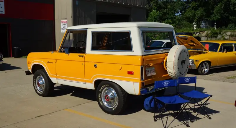 Ford Bronco - 3