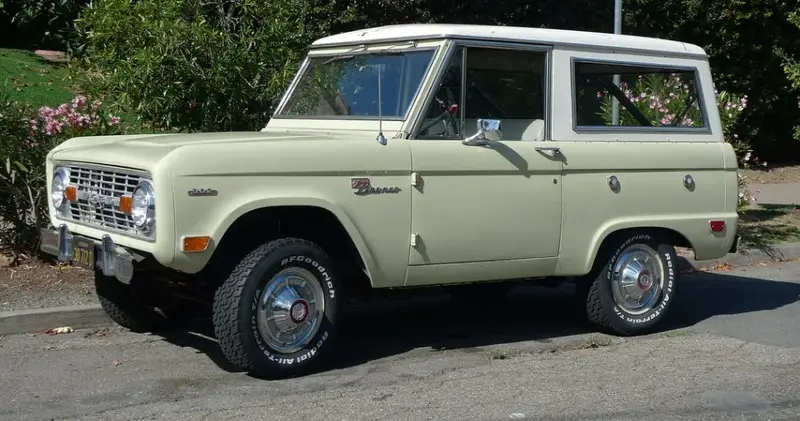 Ford Bronco - 4