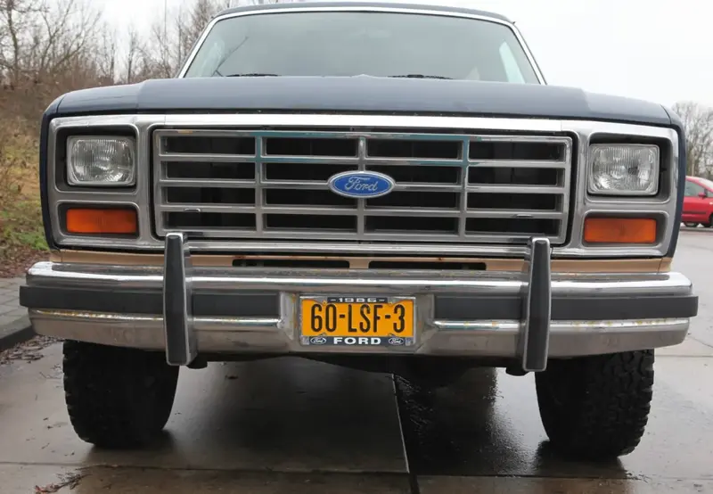 Ford Bronco - 2