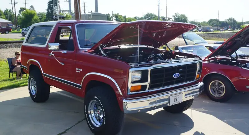 Ford Bronco - 3
