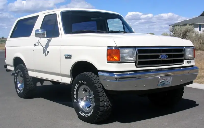 Ford Bronco - 3