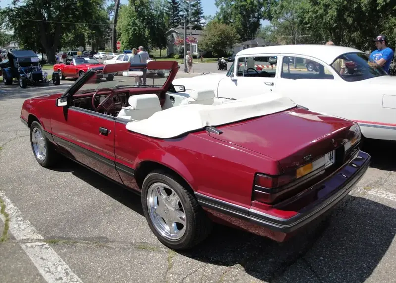 Ford Mustang - 5