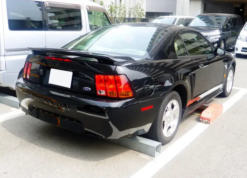 Ford Mustang - 4