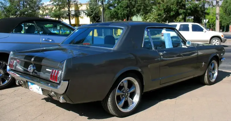 Ford Mustang - 2