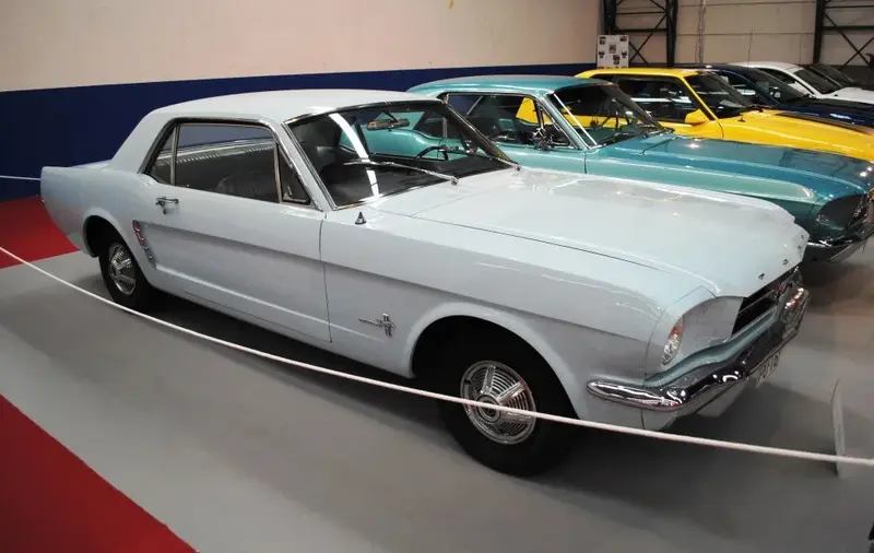 Ford Mustang - 5