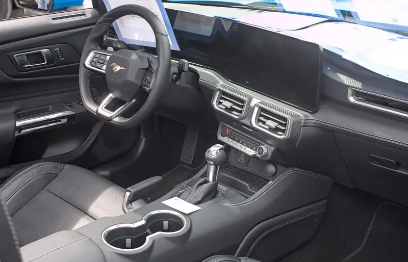 Ford Mustang - 4