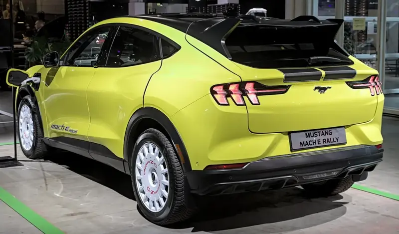 Ford Mustang - 2