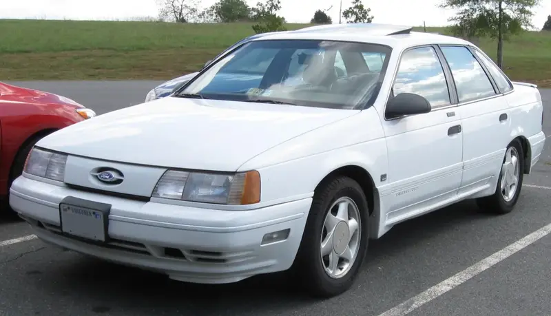 Ford Taurus - 4