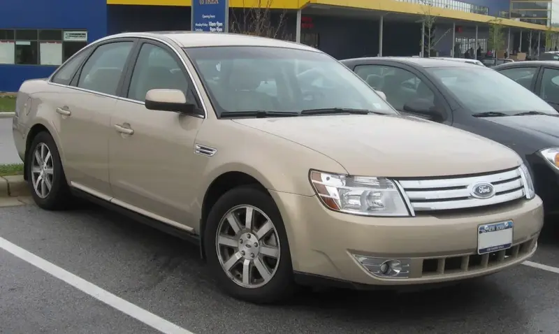 Ford Taurus - 4