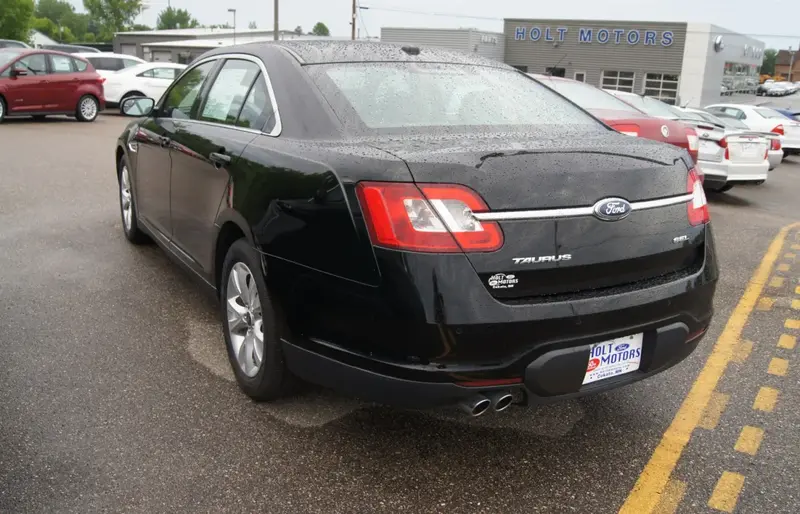 Ford Taurus - 2