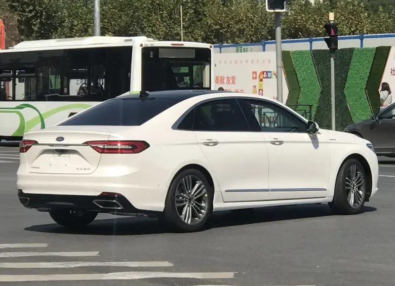 Ford Taurus - 2